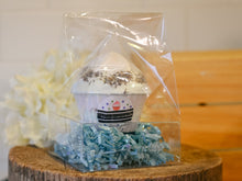 Load image into Gallery viewer, Gardenia Cupcake Bath Bomb
